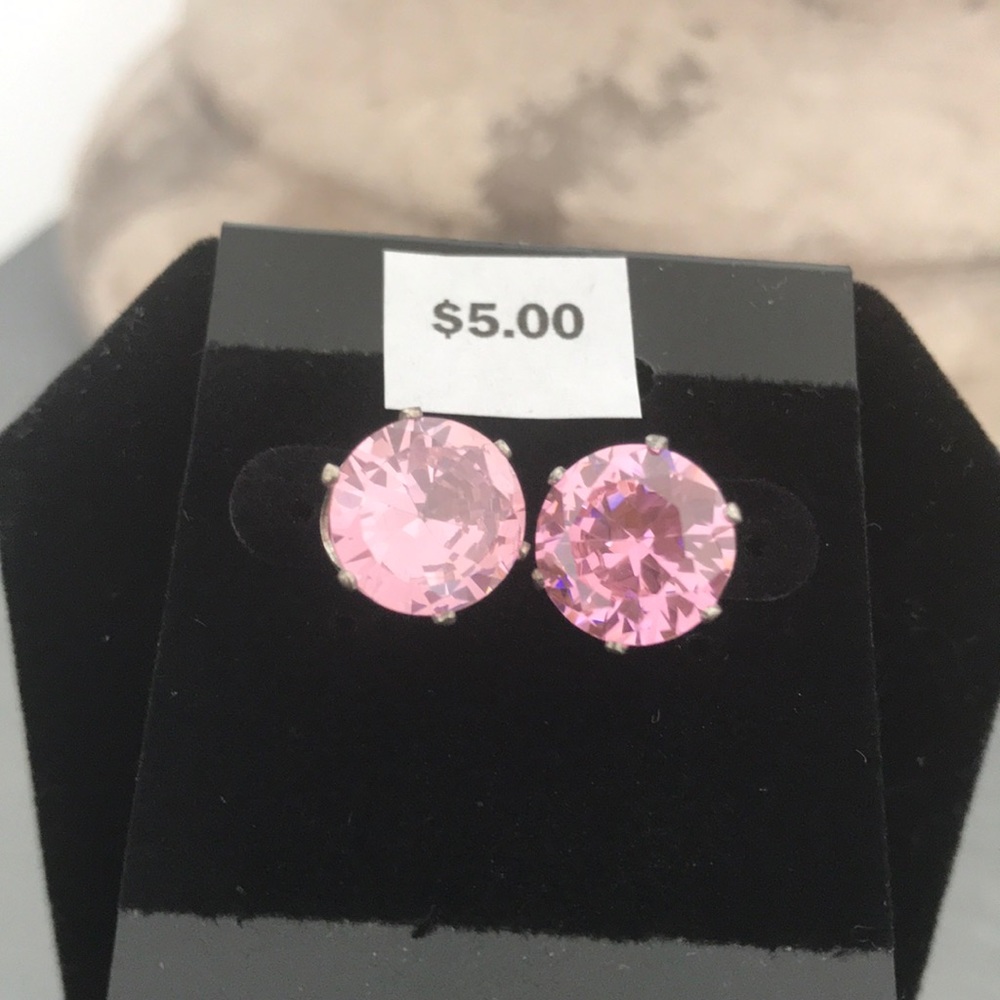 6 earring for 1 Price. All New! - Picture 6 of 7